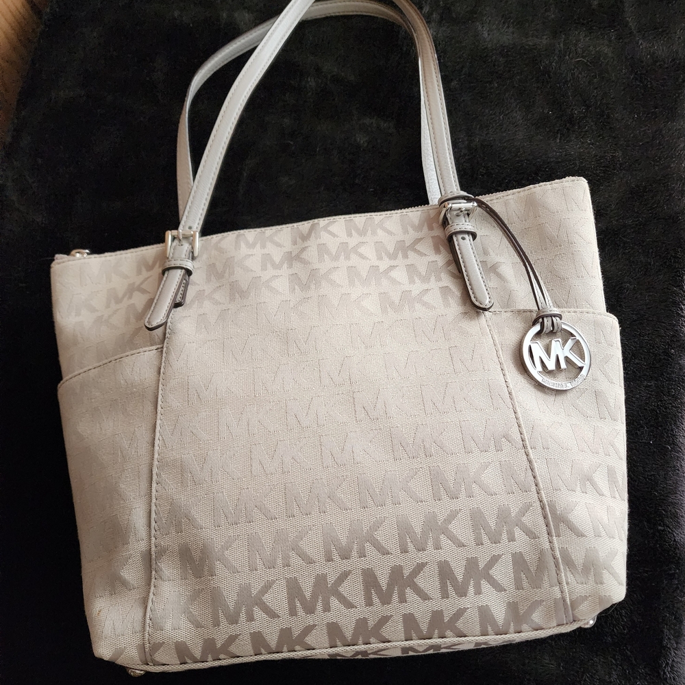 Michael Kors Jet Set Large Signature Tote Bag